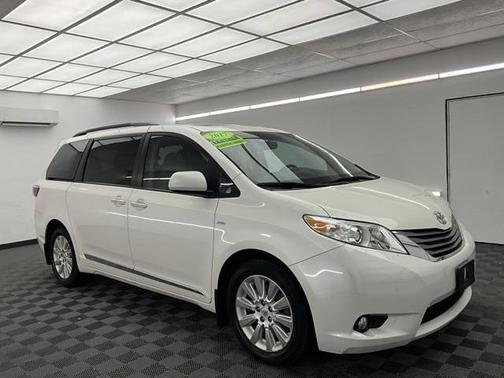 2017 Toyota Sienna XLE Premium