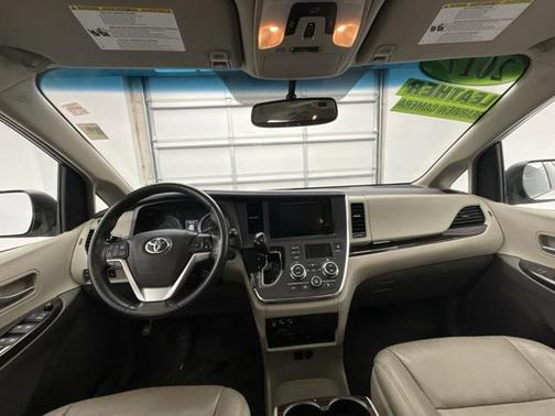 2017 Toyota Sienna XLE Premium
