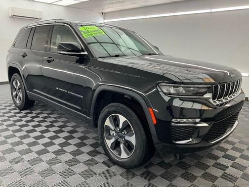 Diamond Black Crystal Pearlcoat 2022 Jeep Grand Cherokee 4xe Base