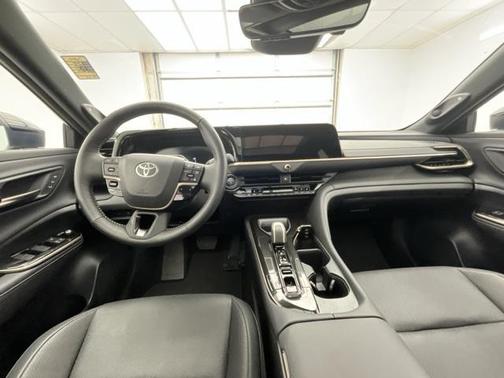 2025 Toyota Crown Platinum