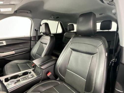 Black Metallic 2022 Ford Explorer Limited