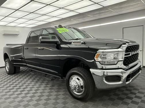 2022 RAM 3500 Big Horn Crew Cab 4x4 8' Box