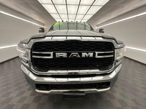 2023 RAM 3500 Tradesman Crew Cab 4x4 8' Box
