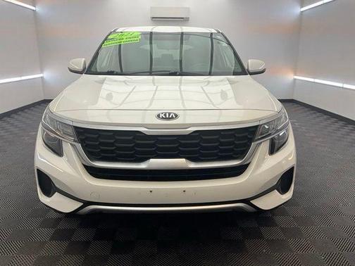 Snow White Pearl 2021 Kia Seltos LX
