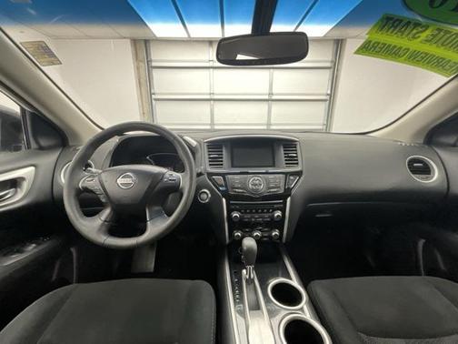 2016 Nissan Pathfinder SV