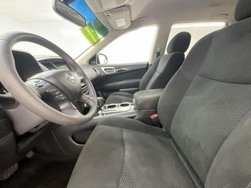 2016 Nissan Pathfinder SV