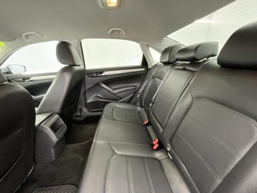 2014 Volkswagen Passat 2.5L Wolfsburg Edition