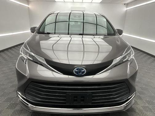 2021 Toyota Sienna XLE 7 Passenger