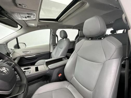 2021 Toyota Sienna XLE 7 Passenger