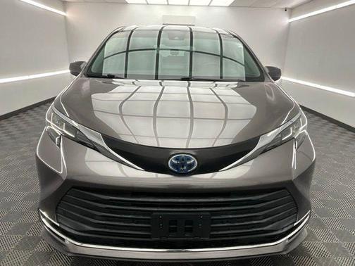 2021 Toyota Sienna XLE 7 Passenger