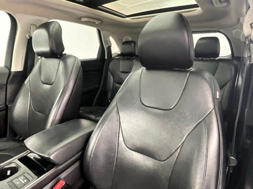 White Platinum 2019 Ford Edge Titanium