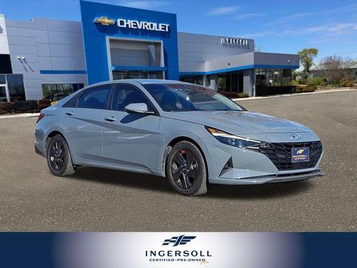 2022 Hyundai ELANTRA SEL