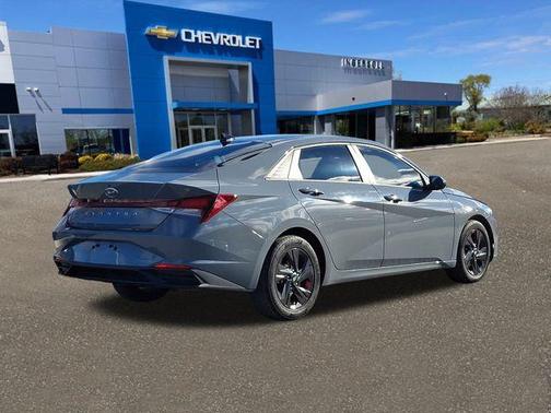 2022 Hyundai ELANTRA SEL