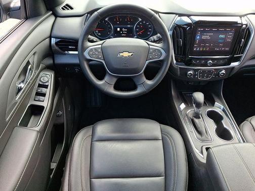 Sterling Gray Metallic 2023 Chevrolet Traverse LT Leather