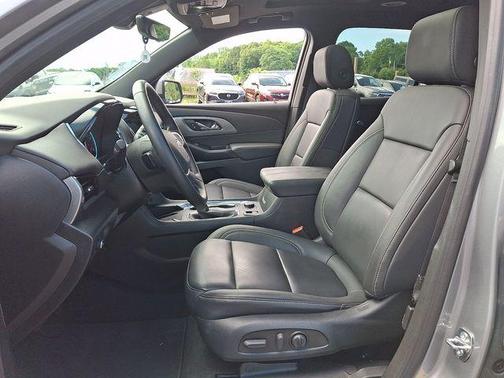 Sterling Gray Metallic 2023 Chevrolet Traverse LT Leather