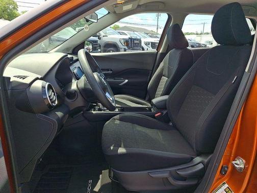 Monarch Orange / Super Black 2024 Nissan Kicks SV