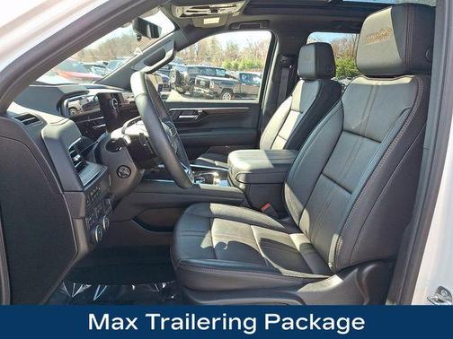 Iridescent Pearl Tricoat 2025 Chevrolet Suburban High Country