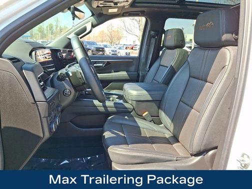 Iridescent Pearl Tricoat 2025 Chevrolet Suburban High Country