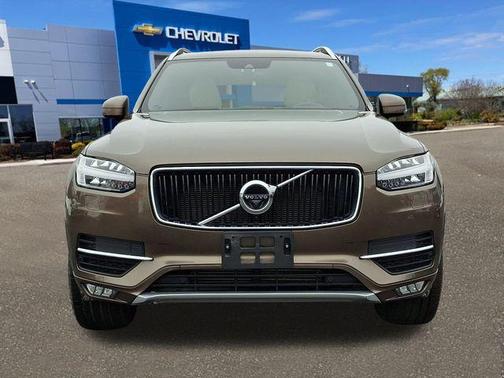 2016 Volvo XC90 T6 Momentum