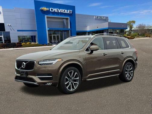 2016 Volvo XC90 T6 Momentum
