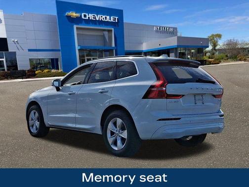 2022 Volvo XC60 B5 Momentum