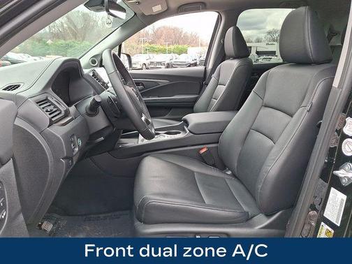 Crystal Black Pearl 2025 Honda Ridgeline RTL