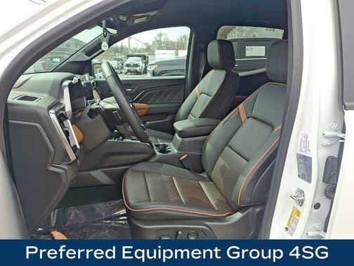 Summit White 2024 GMC Canyon AT4