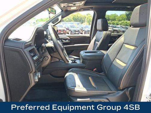 Summit White 2024 GMC Yukon AT4