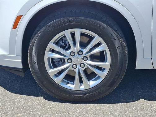 Crystal White Tri-Coat 2025 Cadillac XT6 Luxury AWD