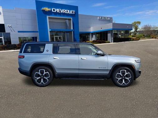 2024 Rivian R1S Adventure