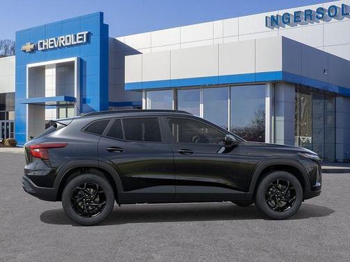 Mosaic Black Metallic 2026 Chevrolet Trax LT