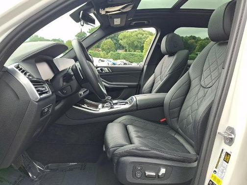 Alpine White 2023 BMW X5 xDrive40i