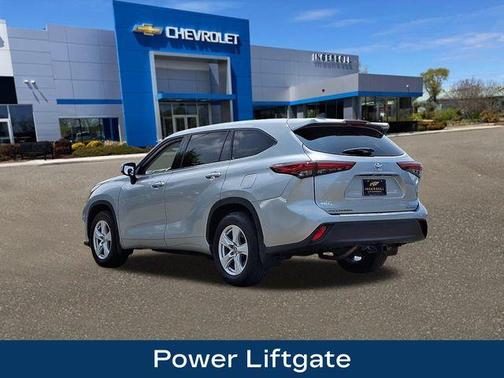 2022 Toyota Highlander LE