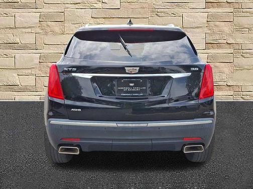 Stellar Black Metallic 2017 Cadillac XT5 Luxury