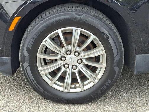 Stellar Black Metallic 2017 Cadillac XT5 Luxury