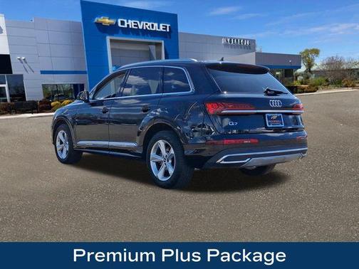 2023 Audi Q7 45 Premium Plus