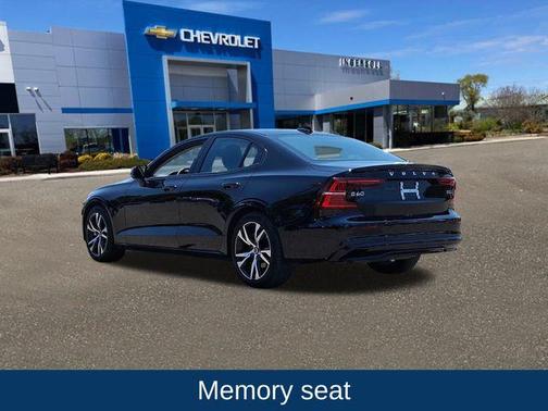 2024 Volvo S60 B5 Plus Dark Theme