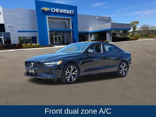 2024 Volvo S60 B5 Plus Dark Theme