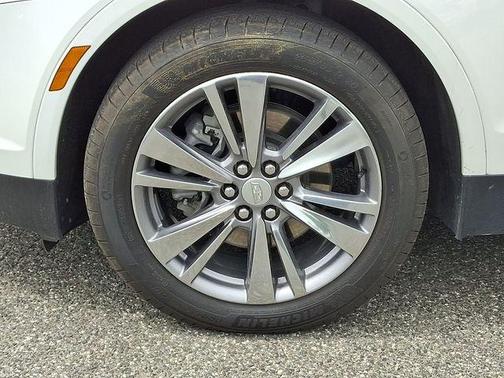 Crystal White Tri-Coat 2025 Cadillac XT5 Premium Luxury