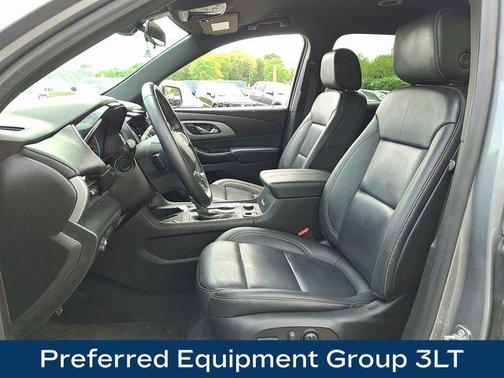 Sterling Gray Metallic 2023 Chevrolet Traverse LT Leather