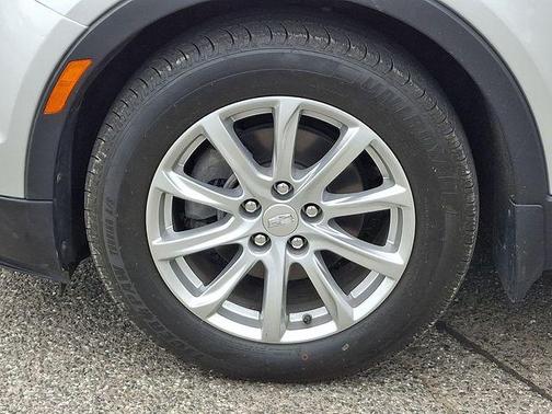 Radiant Silver Metallic 2021 Cadillac XT4 Luxury