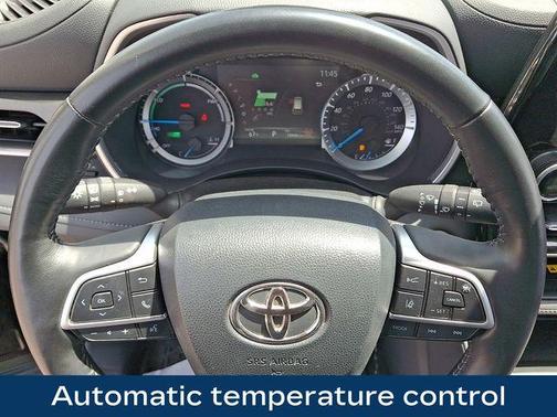 Midnight Black Metallic 2024 Toyota Highlander Hybrid XLE