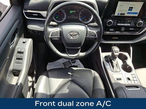 Midnight Black Metallic 2024 Toyota Highlander Hybrid XLE