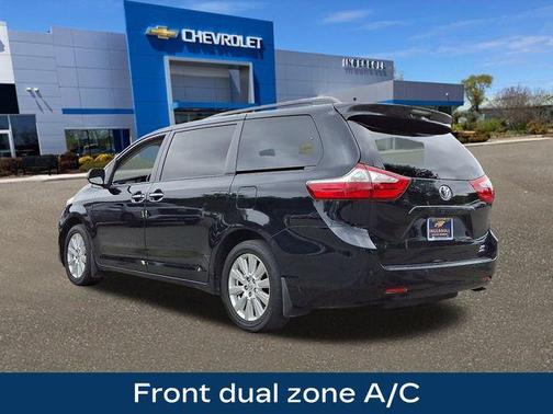2017 Toyota Sienna XLE