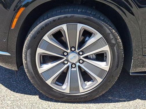 Stellar Black Metallic 2026 Cadillac VISTIQ Luxury