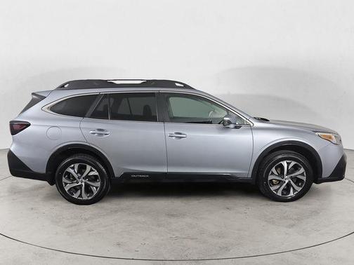 Ice Silver Metallic 2022 Subaru Outback Limited