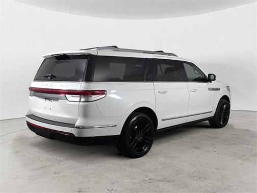 2022 Lincoln Navigator L Reserve