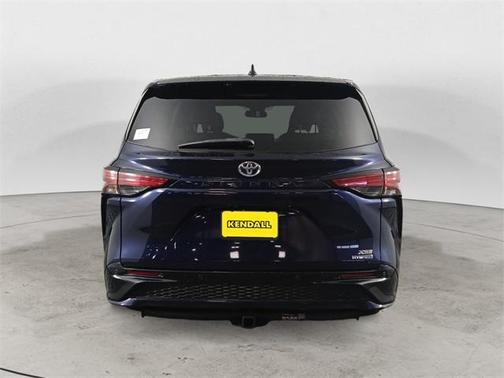 2021 Toyota Sienna XSE 7 Passenger