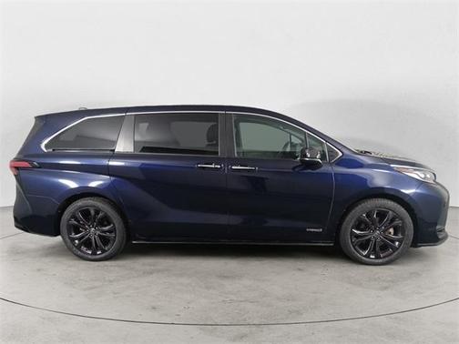 2021 Toyota Sienna XSE 7 Passenger