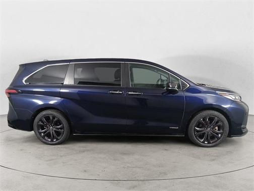 2021 Toyota Sienna XSE 7 Passenger